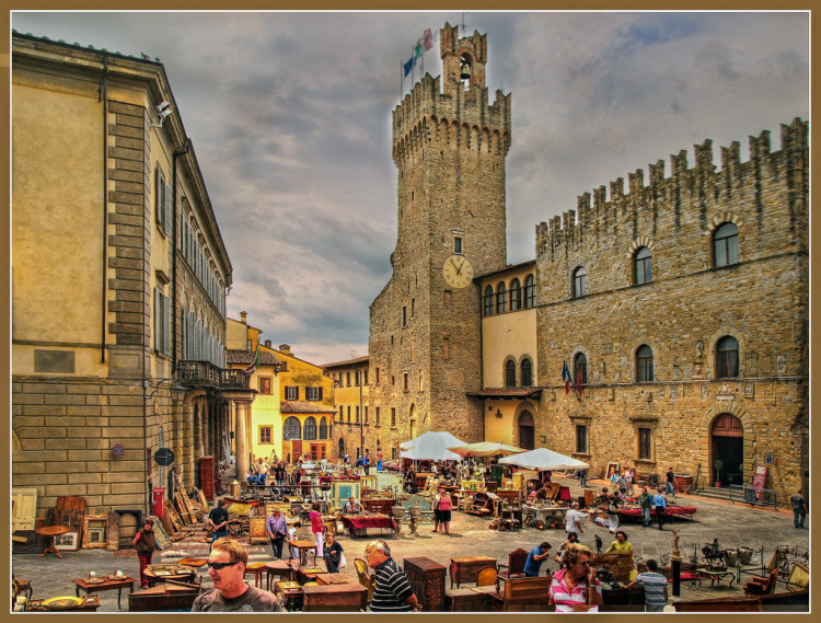 Arezzo, mercato d'antiquariato