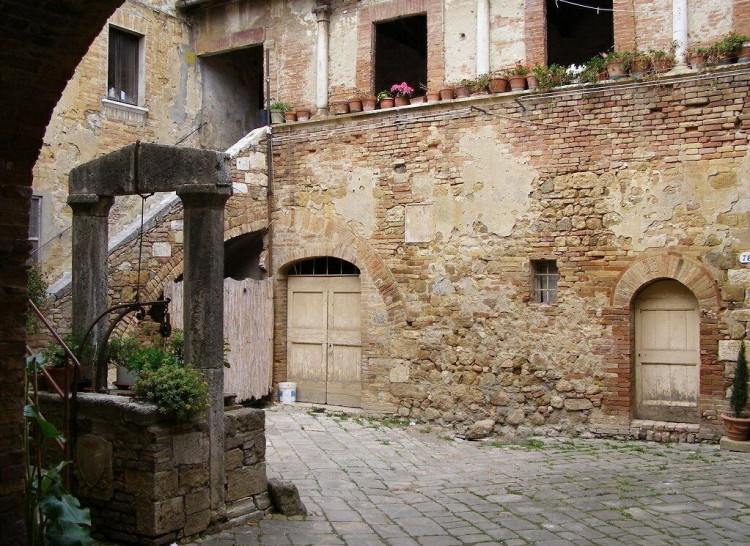 San Quirico, pozzo